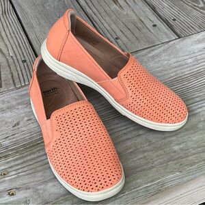 Earth Origins Leather Loafers Flats Cut Out Comfy Walking Cantaloupe Orange